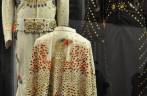Na década de 70, as roupas de Elvis foram ficando mais e mais bregas! (Graceland, em Memphis, no Tennessee - EUA)